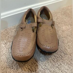 Dr Scholl’s Shoes Zelcro Closure Slip On Size 8 Light Brown